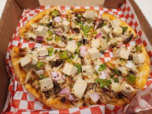Vegan chicken tikka masala pizza at Pizza Twist in Mckinney