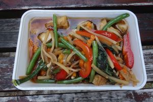 H6 Pad Khao Pao (runner beans, onions, red pepper, carrots, garlic, bamboo sprouts, and Thai basil) with tofu (vegan) at Noi's Thai Imbiss in Saarbrucken