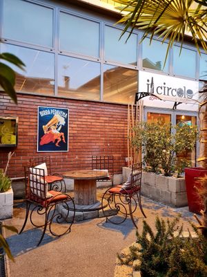Outdoor seats at Il Nuovo Circolo Mariano in Mariano Comense