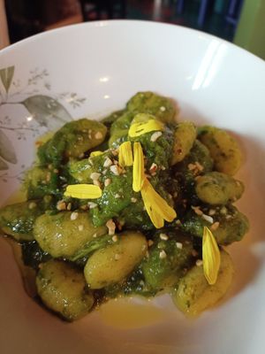 Erg lekkere pasta met asperge pesto at Frangipane Garden Restaurant in San Benedetto Del Tronto