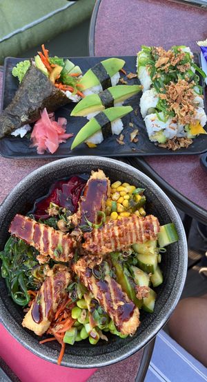 Poke Bowl und Sushi  at Ikigai in Vlissingen