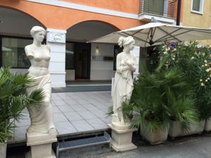 Restaurant Entrance From Street at Il Giardino della Serenissima in Pordenone