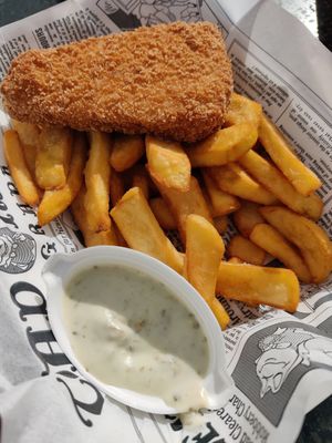 Very nice vegan fish n chips at Disneyland - Toad Hall Restaurant in Chessy