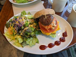 Veg burguer with salad at Alishan Park アリサンパーク in Tokyo