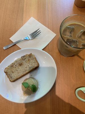Soy latte and banana bread   at Alishan Park アリサンパーク in Tokyo