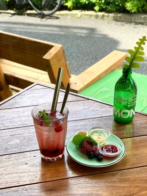 Hibiscus drink  at Alishan Park アリサンパーク in Tokyo