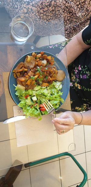 Tagine (potatoes, sweet potatos, raisins, carrots etc) 🥕🥔🍠 at Le Jardin in Biarritz