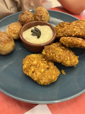 Le plat enfant: nuggets, potatoes et veganaise. Top!  at Le Jardin in Biarritz