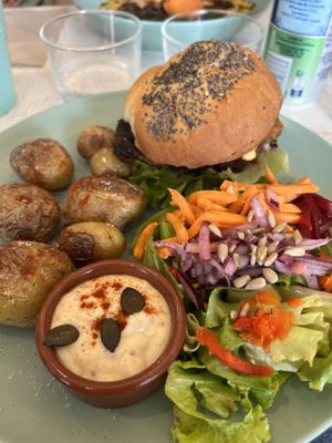 Garden party burger  at Le Jardin in Biarritz