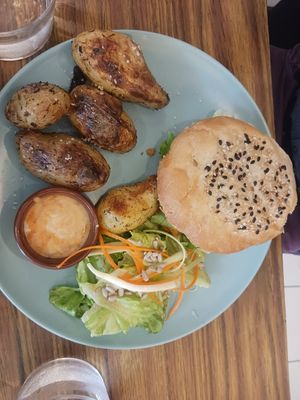 Burger at Le Jardin in Biarritz