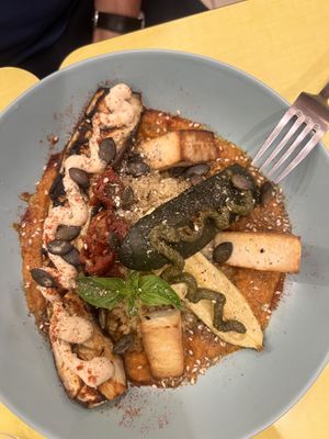 Zucchini und Aubergine auf Tomate  at Le Jardin in Biarritz