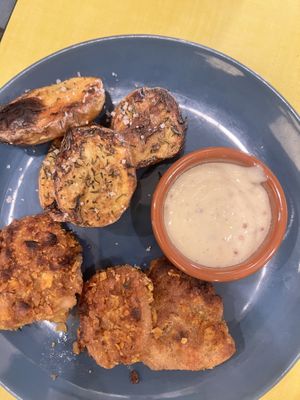 Kindergericht mit Ofenkartoffeln und Soja-Nuggets  at Le Jardin in Biarritz