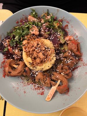 Assiette inspiration asiatique avec brochettes de seitan et pommes de terre.   at Le Jardin in Biarritz