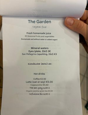 Homemade juice was delicious and my non vegan dad loved the oat latte😄 at Le Jardin in Biarritz