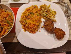 Biriyani, onion bhaji and samosa chat at Kis Bangla in Budapest