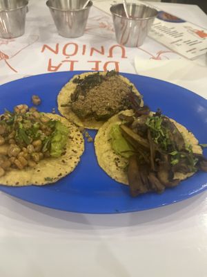 All three delicious tacos in one picture  #Veganuary at Taqueria De La Union in Merida