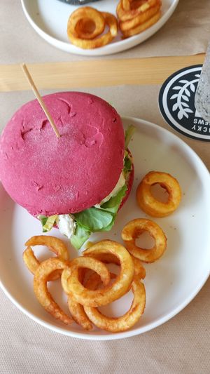 Super Mayo Bros con panino alla barbabietola at Rutz in Somma Lombardo