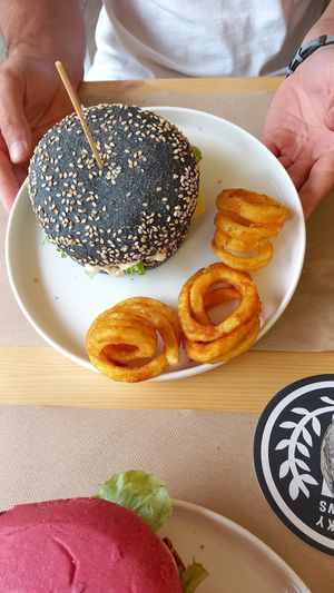 Super Mayo Bros con panino  al carbone con sesamo at Rutz in Somma Lombardo