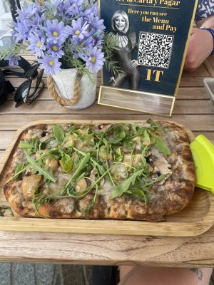 Truffle pizza  at Bresca - San Antonio in Ibiza