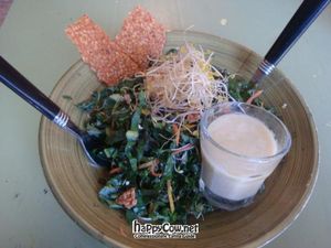 kale salad at PEACE PIES in Encinitas