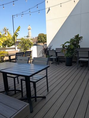 Outside patio at PEACE PIES in Encinitas