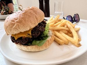 Vegan Burger 🌱 🍔 with vegan cheese 🧀 and Aioli    at Walpa Lobby Bar in Yulara