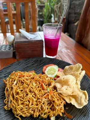 Mee goreng with tempeh  at Cookies Coffee Shop and Foods in Lembongan