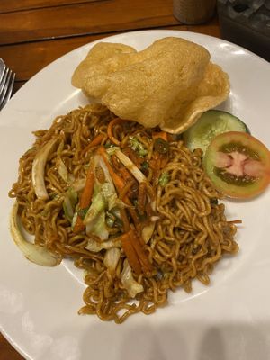 vegan mi goreng   at Cookies Coffee Shop and Foods in Lembongan