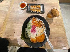 Ramen y gyozas veganas  at Ippudo 博多 一風堂 Plant Based Studio in Tokyo
