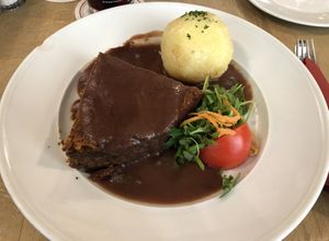 Nuss-Reisbraten mit Rotwein-Birnensoße  at Schloderer Bräu - Cervejaria Schloderer in Amberg