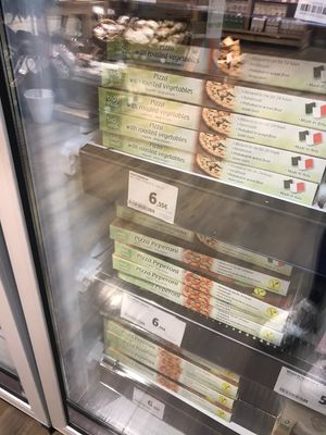 Vegan frozen pizza at El Corte Inglés in Mallorca
