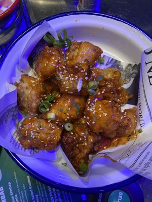 Fried Tofu und Cauliflower in süß-saurer Sauce mit Reis und Kimchi  at Kkokki Vegan House in Hamburg