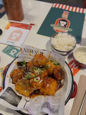 Frittierter Tofu & Blumenkohl  at Kkokki Vegan House in Hamburg