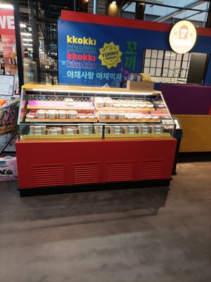 kkokki Theke im Rewe Zeisehalle in Ottensen at Kkokki Vegan House in Hamburg