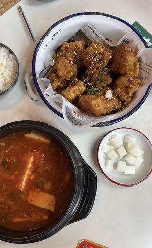 #36 - Kkokki NoNo Chicken combo with tofu + cauliflower and soy garlic sauce, #42 Suntofu Kimchi Jjigae   at Kkokki Vegan House in Hamburg