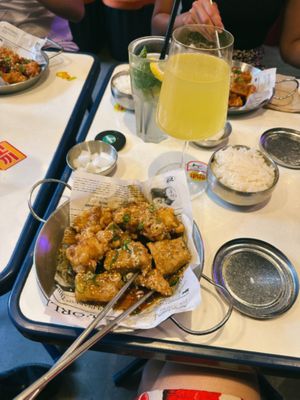 soy garlic tofu + cauliflower and jasmine mango kombucha 🫰🏻  at Kkokki Loves Vegan in Hamburg