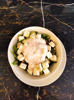 Ensalada con tofu frito at Organic Ume in Barcelona