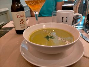 J'ai oublié de prendre des photos😒. J'avais très faim... Voici une des entrées : velouté petit pois at Organic Ume in Barcelona