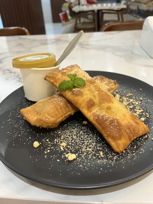 Apple Pie and coconut ice cream - ok  at Plant Based in 