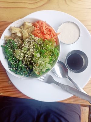Quinoa Tofu Bowl at The Healthy Kitchen in Manali