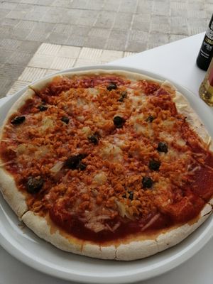 pizza de atún at Humus Vegan Tenerife in Tenerife