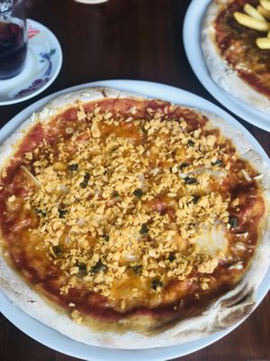 Vegan tuna pizza 😋 Delicious!  #Veganuary at Humus Vegan Tenerife in Tenerife