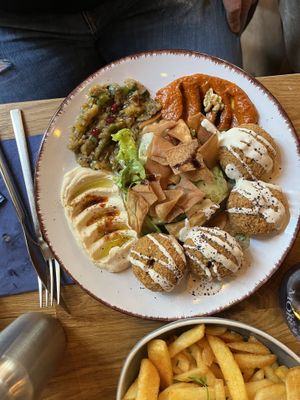 Falafel Platte  at Foodlogie in Essen