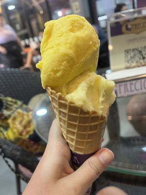 sorvete de manga com gengibre e laranja com hortelã  at Preciosa Gelateria in Tibau Do Sul