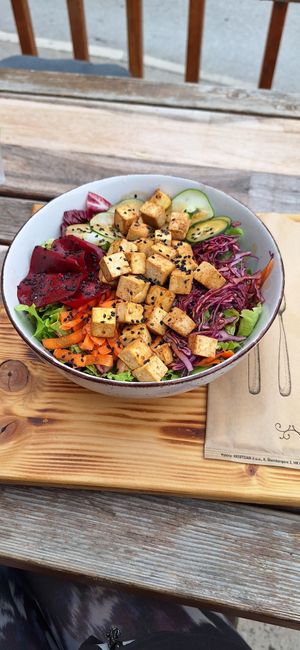 Tofu poke bowl 11€ at Street Food Two in Pula