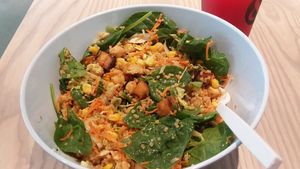 Build your own bowl (I had tofu, chickpeas, quinoa, spinach, napa cabbage, corn, carrots, thai peanut dressing) at Crisp & Green in Naples