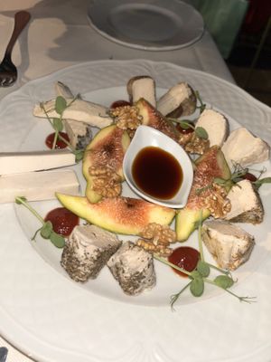 tagliere di formaggi vegetali “Fermaggio”   at Agrolago in Trevignano Romano