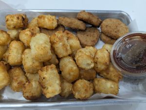 Nuggets and tots at Plantiful Superfoods in Seattle
