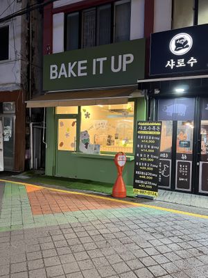 storefront   at Bake It Up in Seoul