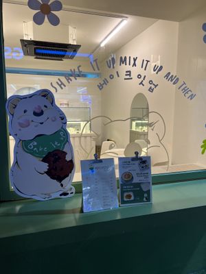 cute window  at Bake It Up in Seoul